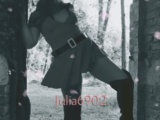 Julia6902